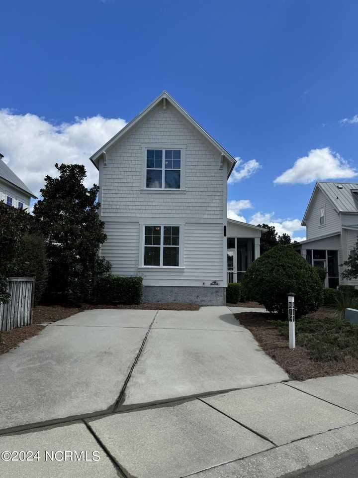 819 Meadowsweet Ln - Photo 3 of 39