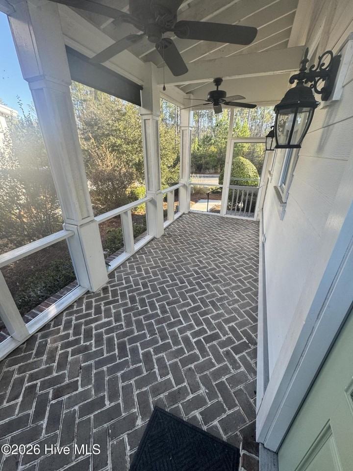 819 Meadowsweet Ln - Photo 4 of 39