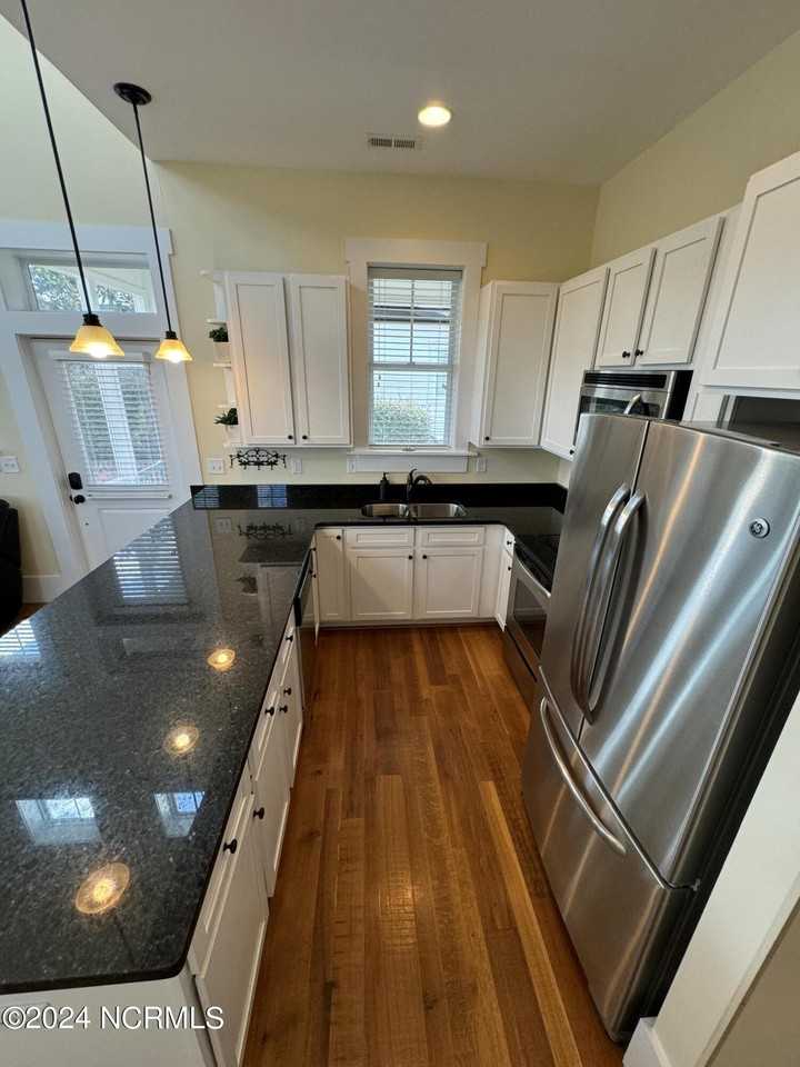 819 Meadowsweet Ln - Photo 7 of 39