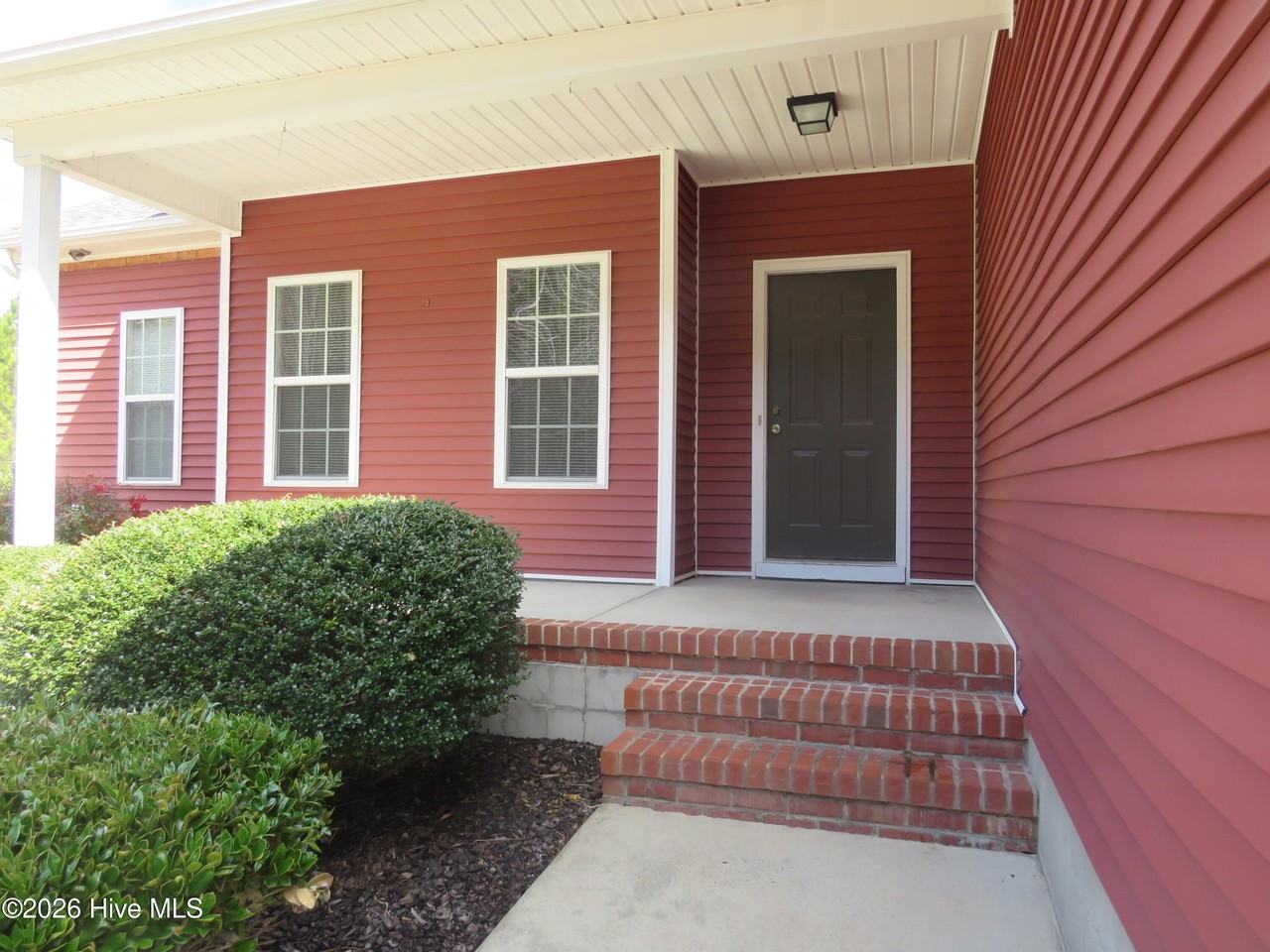 240 Robert Pl - Photo 3 of 26