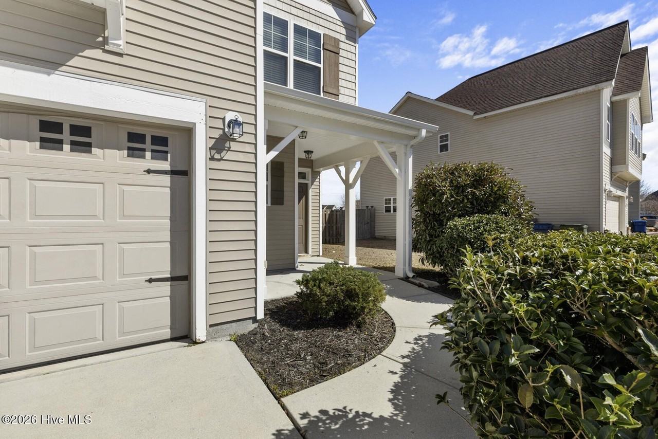 428 Bald Cypress Ln - Photo 2 of 33