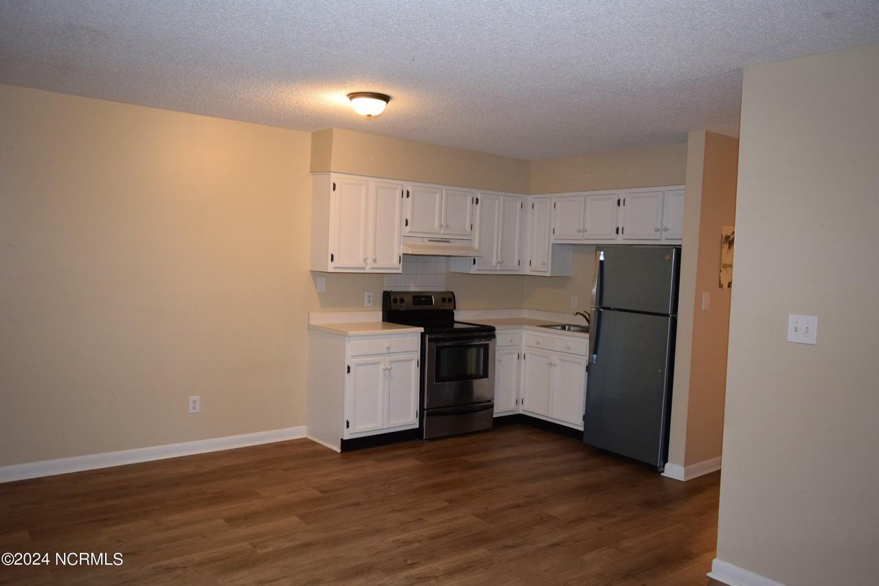 15 Mclean Rd Apt 1 - Photo 3 of 10