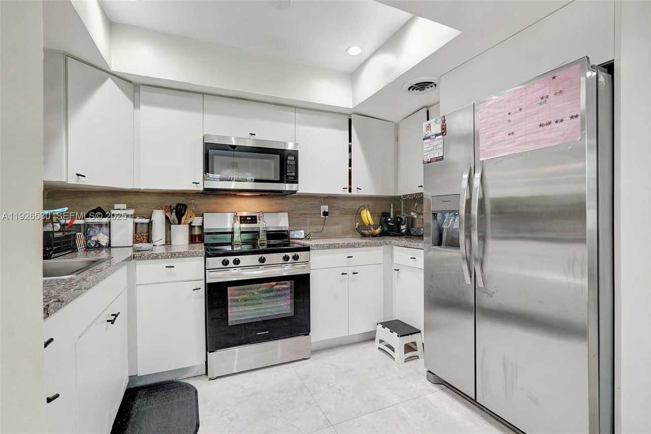 2470 Ne 182nd Ter - Photo 2 of 8