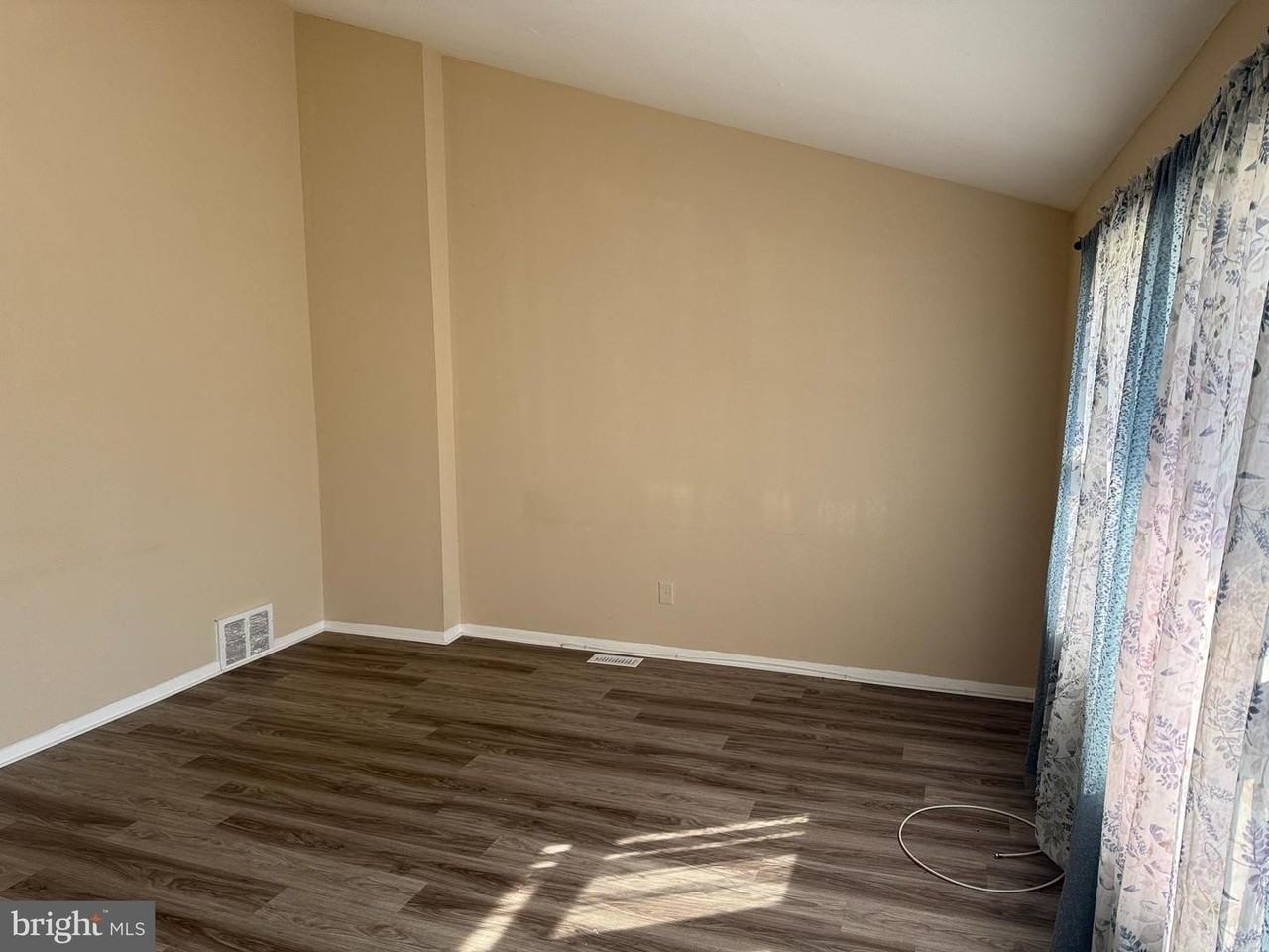 119 Larch Ave - Photo 4 of 10