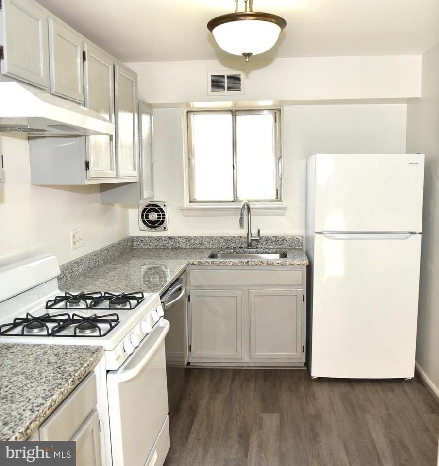 11326 Cherry Hill Rd - Photo 4 of 17