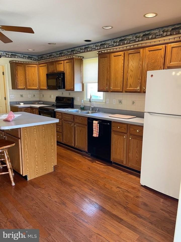 7500 Main St - Photo 5 of 19