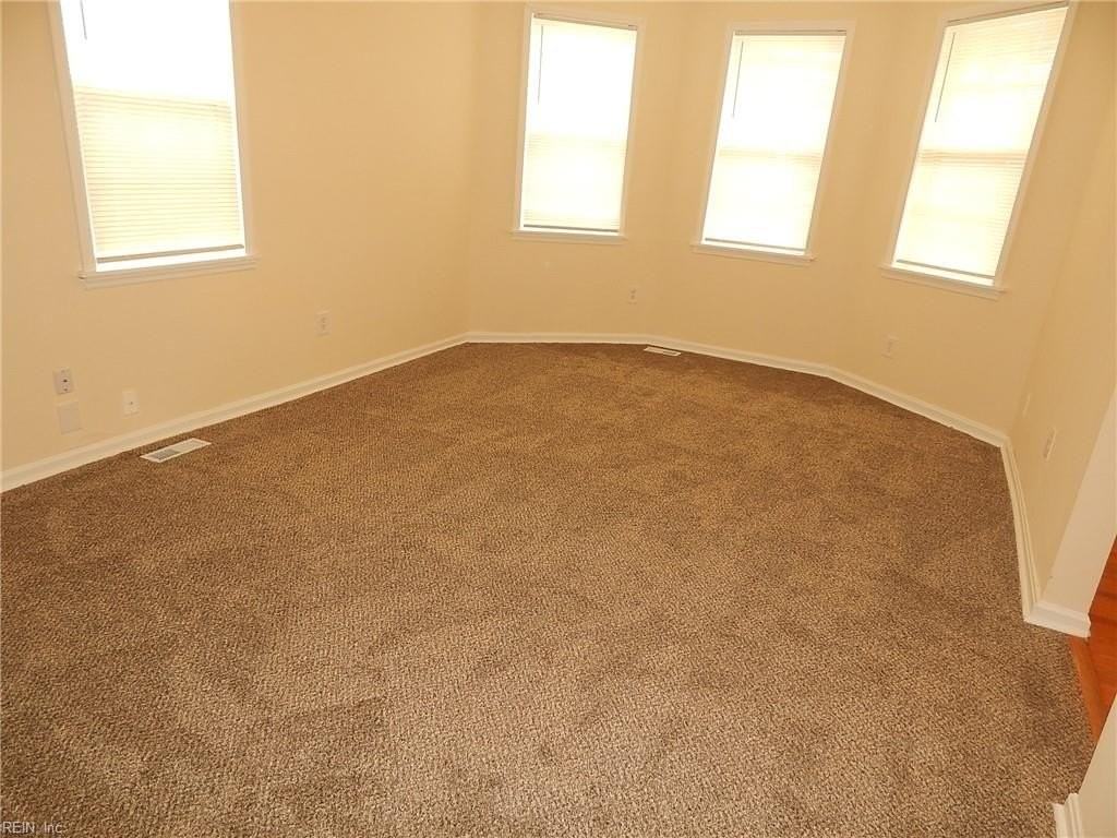 235 Libby St - Photo 4 of 17