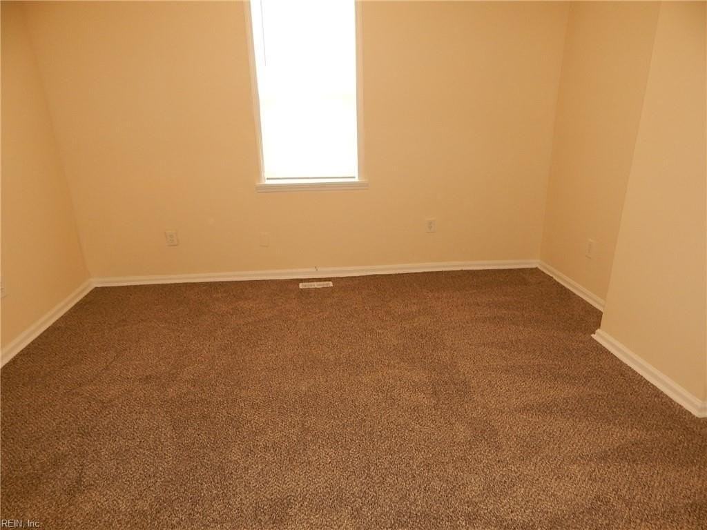 235 Libby St - Photo 5 of 17