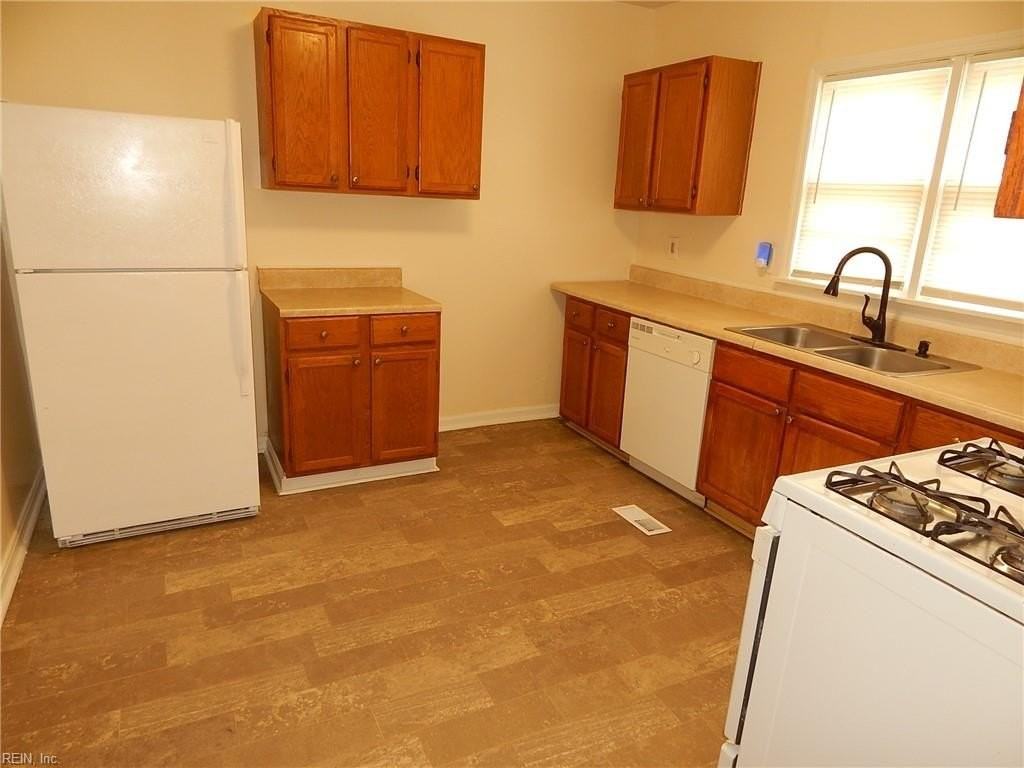 235 Libby St - Photo 6 of 17