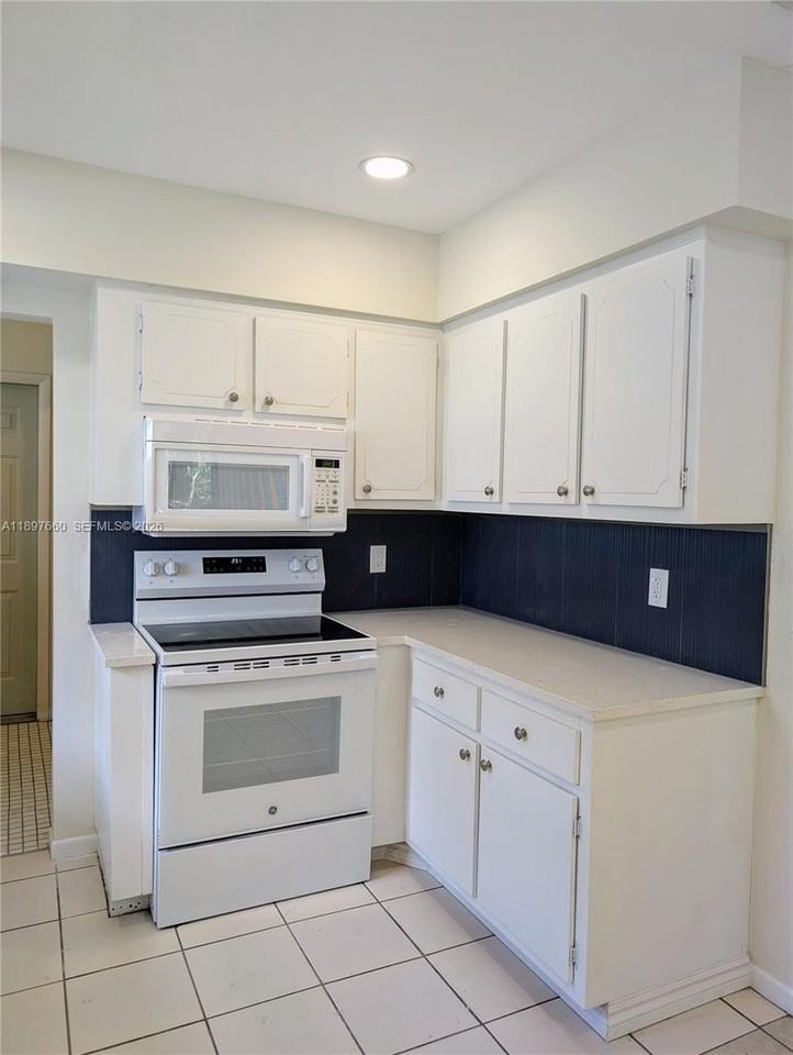 856 Benevento Ave #1 - Photo 4 of 18