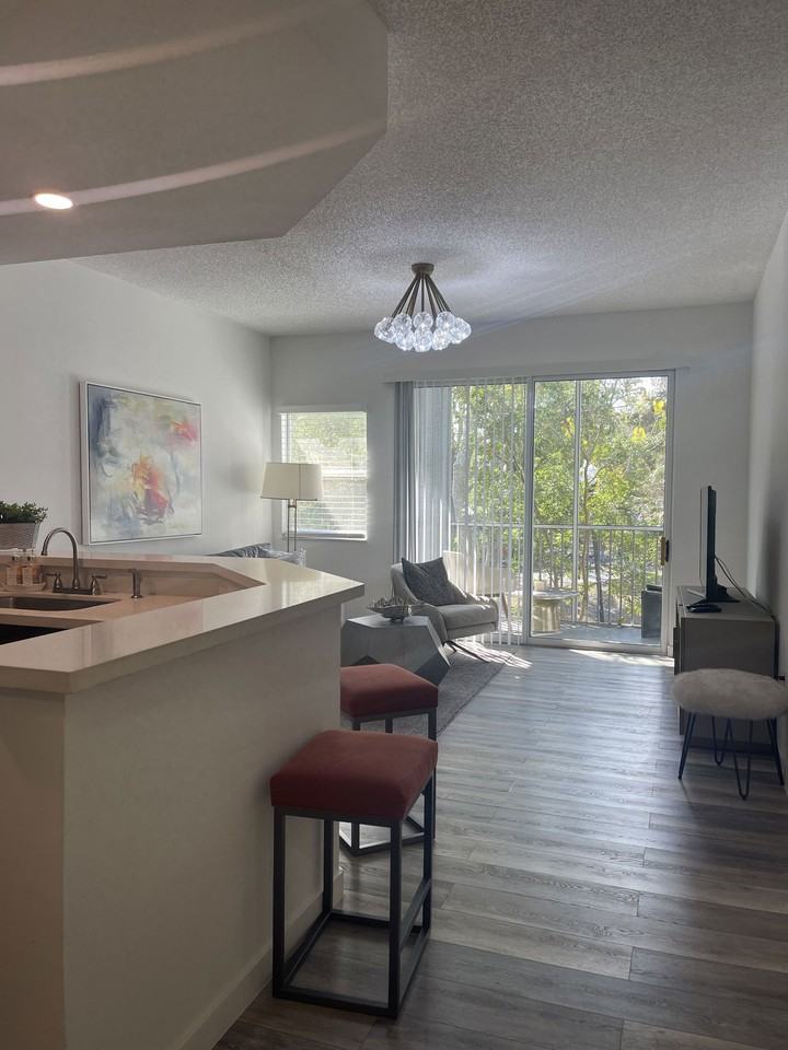 St Tropez Cir - Photo 2 of 8