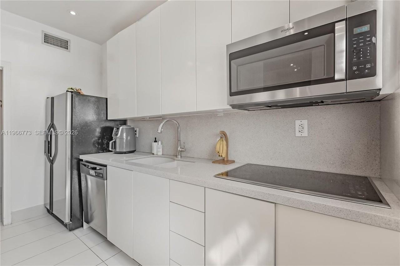 5001 Collins Ave #1K - Photo 7 of 26