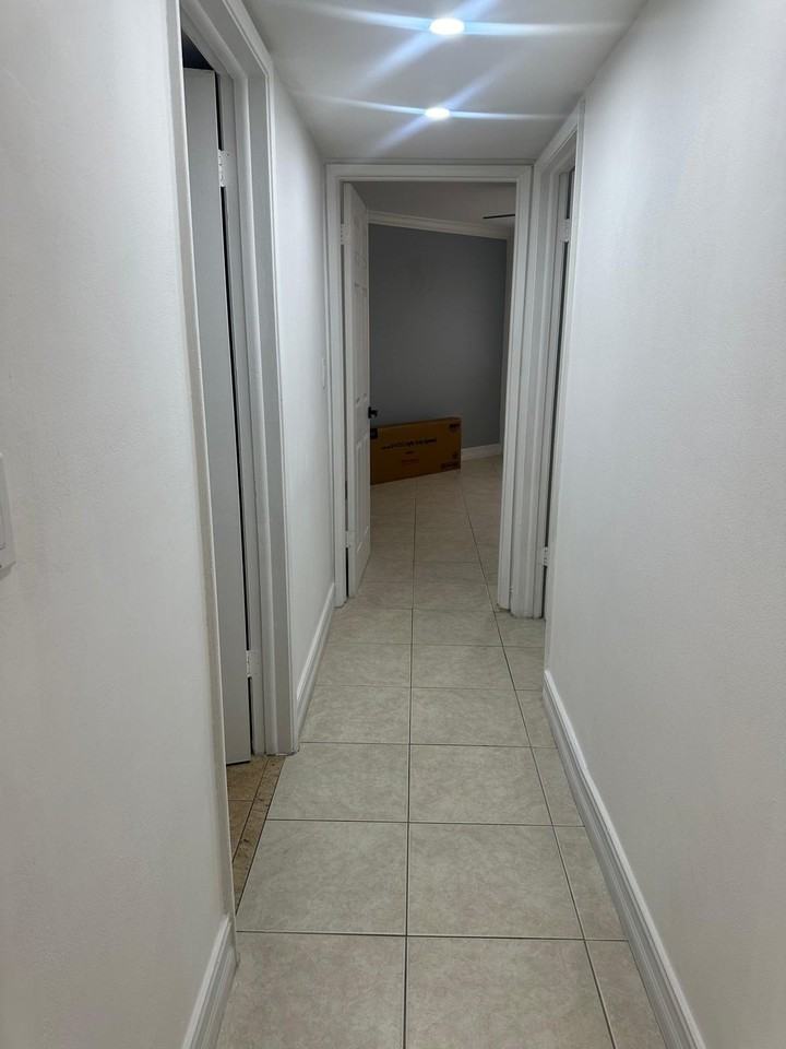 25 Fontainebleau Blvd - Photo 7 of 8