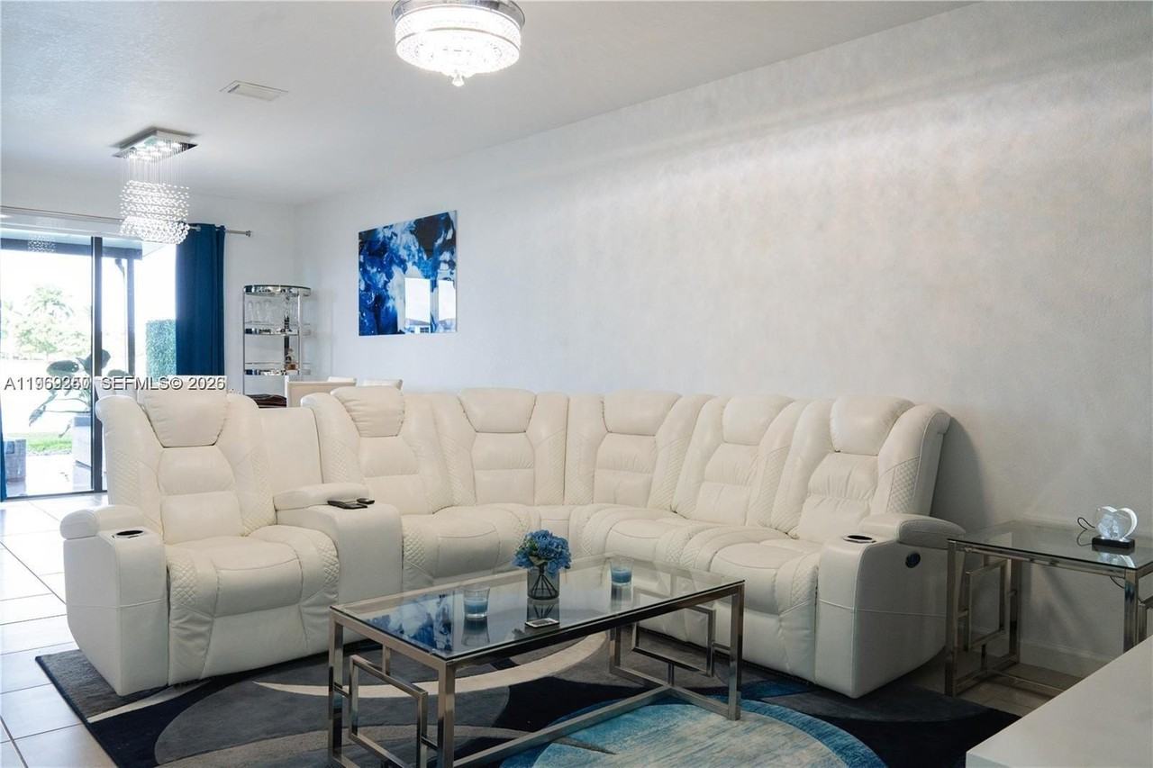 11611 Sw 253rd St #11611 - Photo 3 of 18