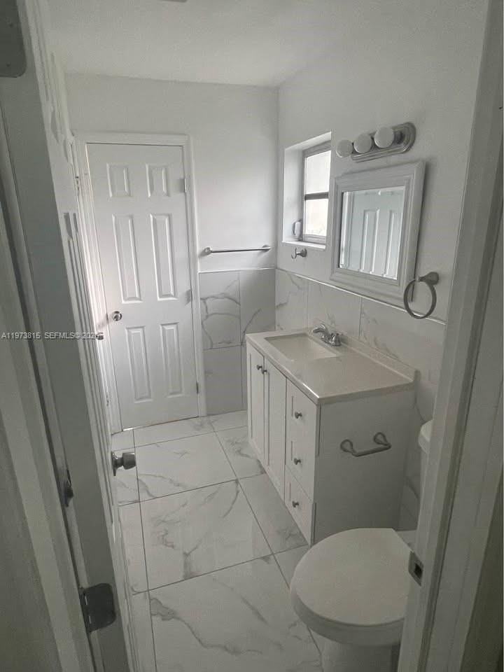 4991 Sw 27th Ave #C - Photo 3 of 7