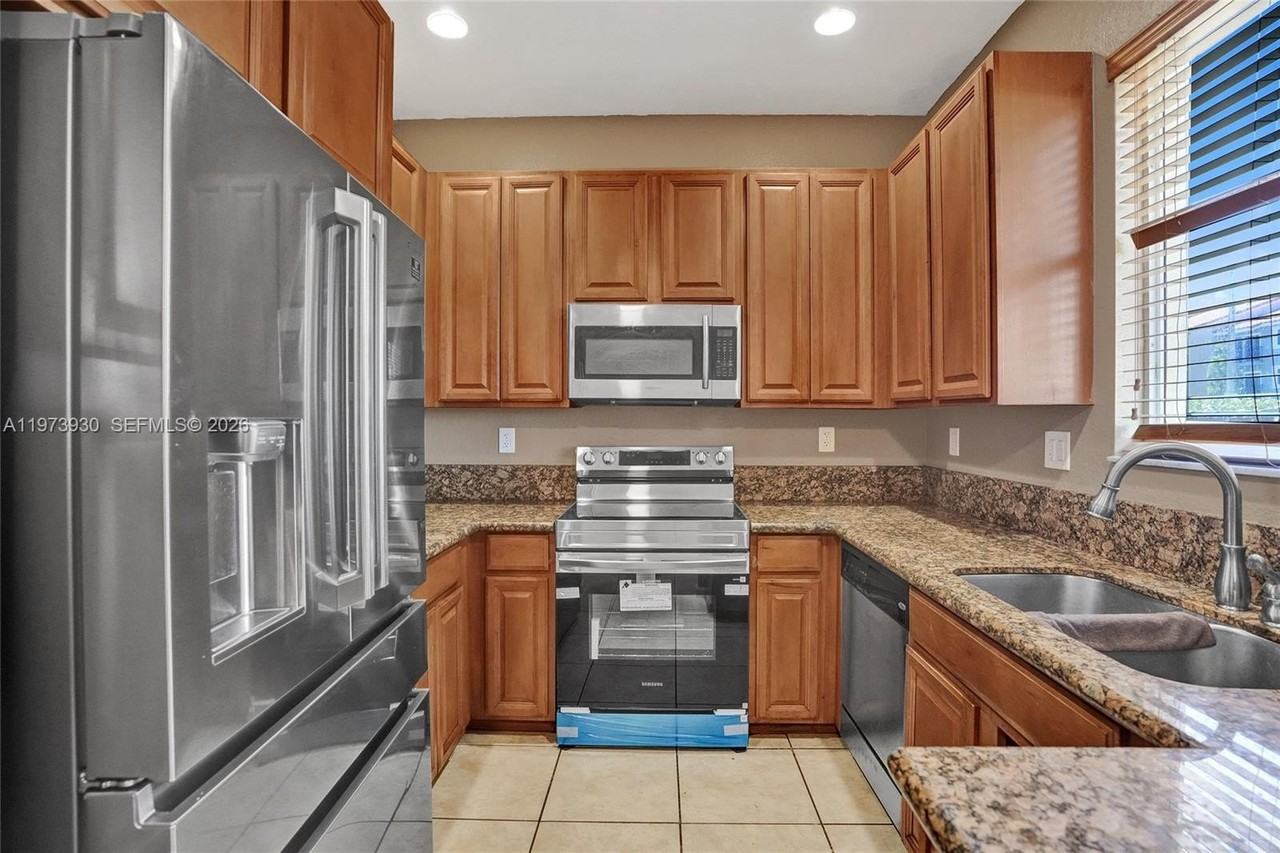 21005 Nw 14th Pl #146 - Photo 2 of 12