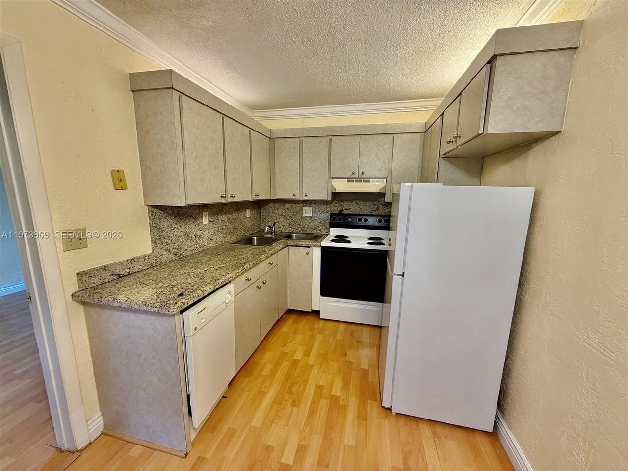 510 Ne 17th Ave #207 - Photo 5 of 15