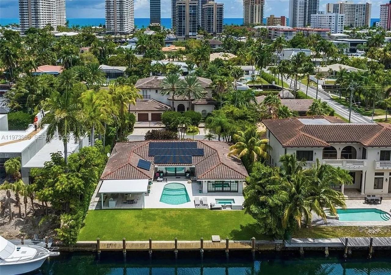 524 Oleander Dr - Photo 2 of 50