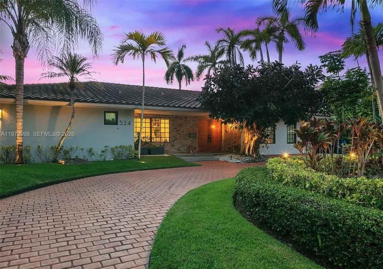 524 Oleander Dr - Photo 4 of 50