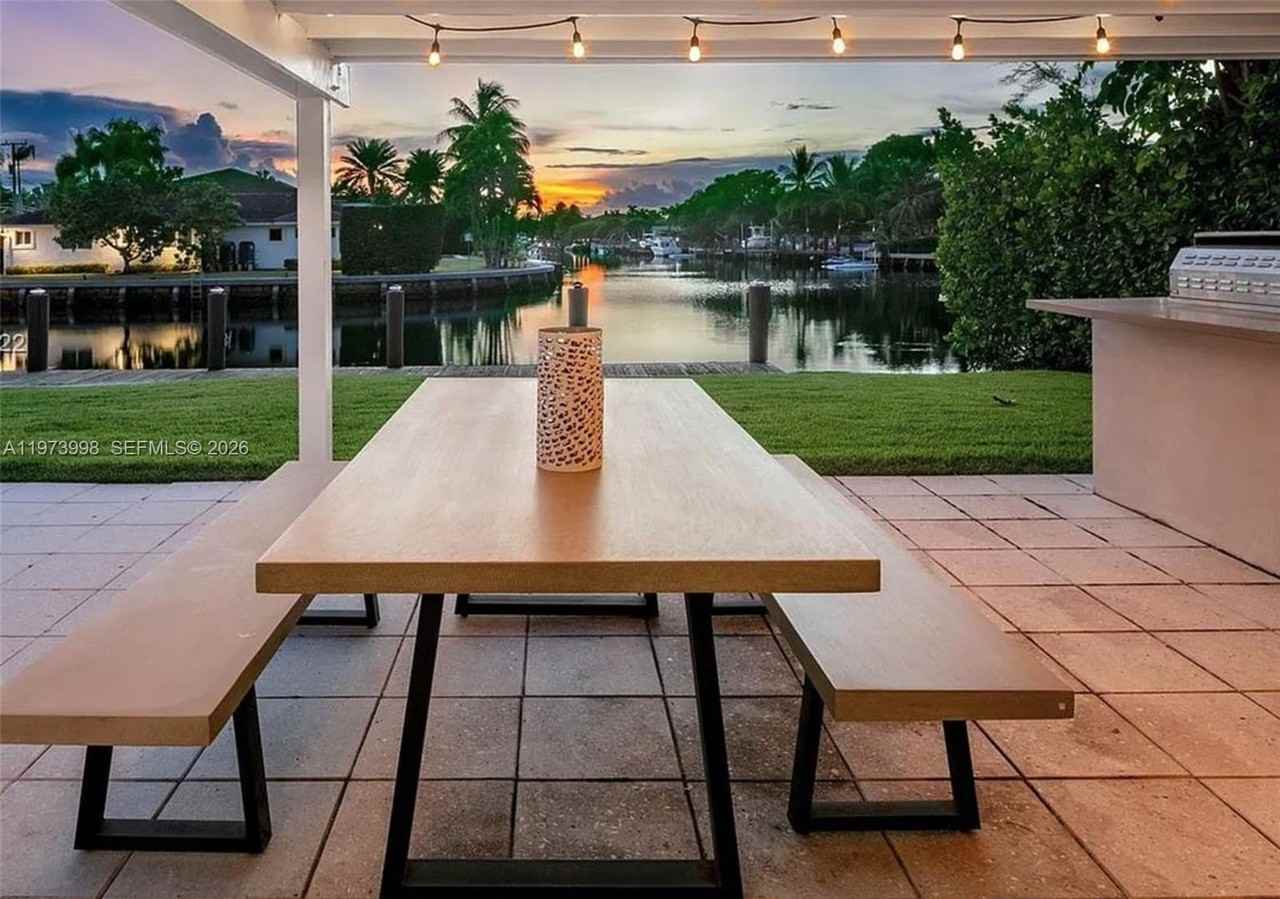 524 Oleander Dr - Photo 5 of 50