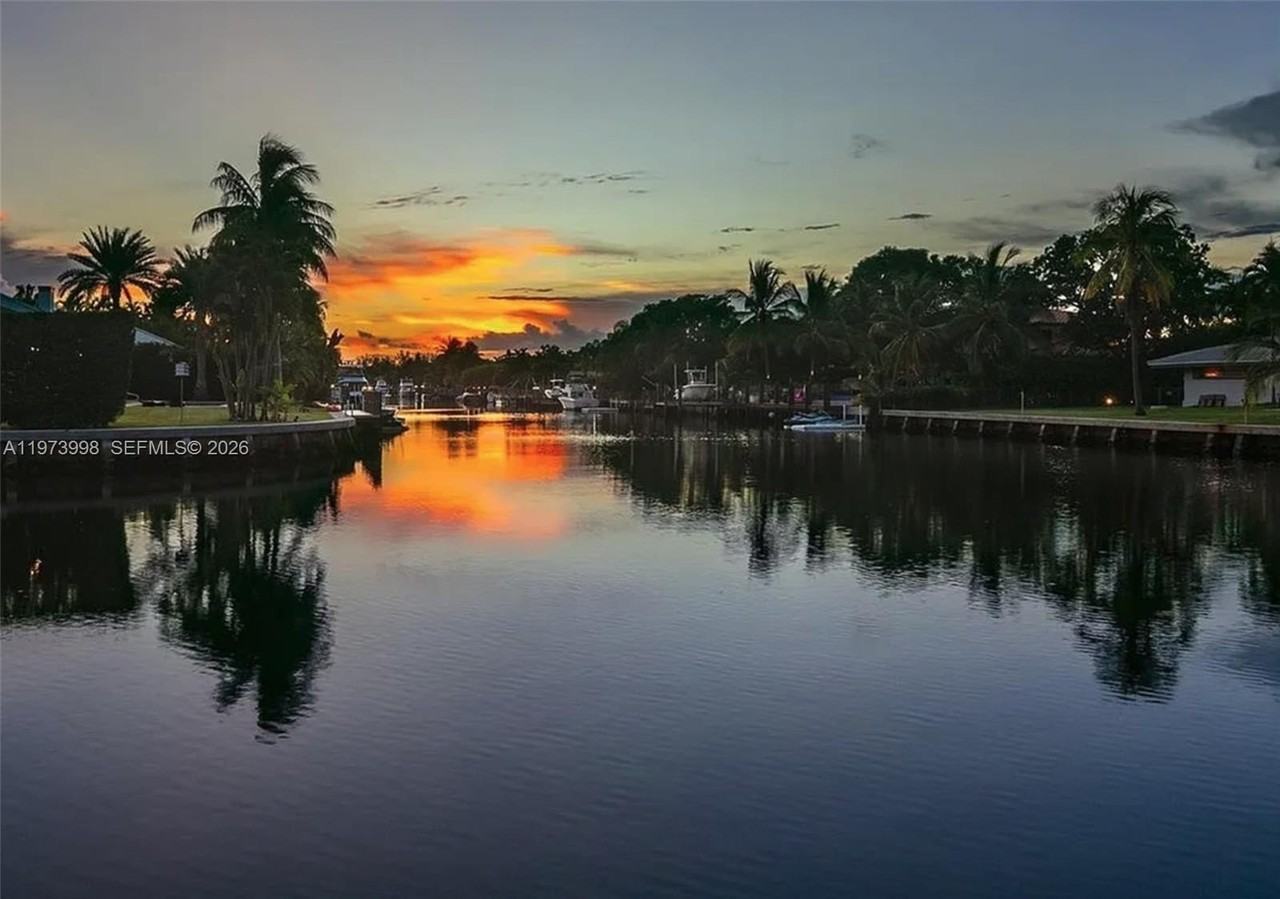 524 Oleander Dr - Photo 7 of 50