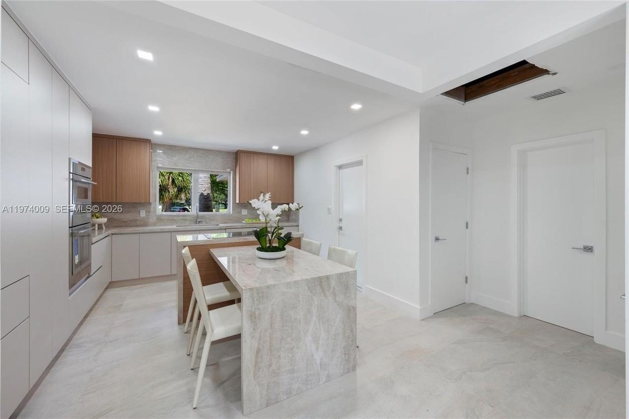 5211 Granada Blvd - Photo 5 of 25