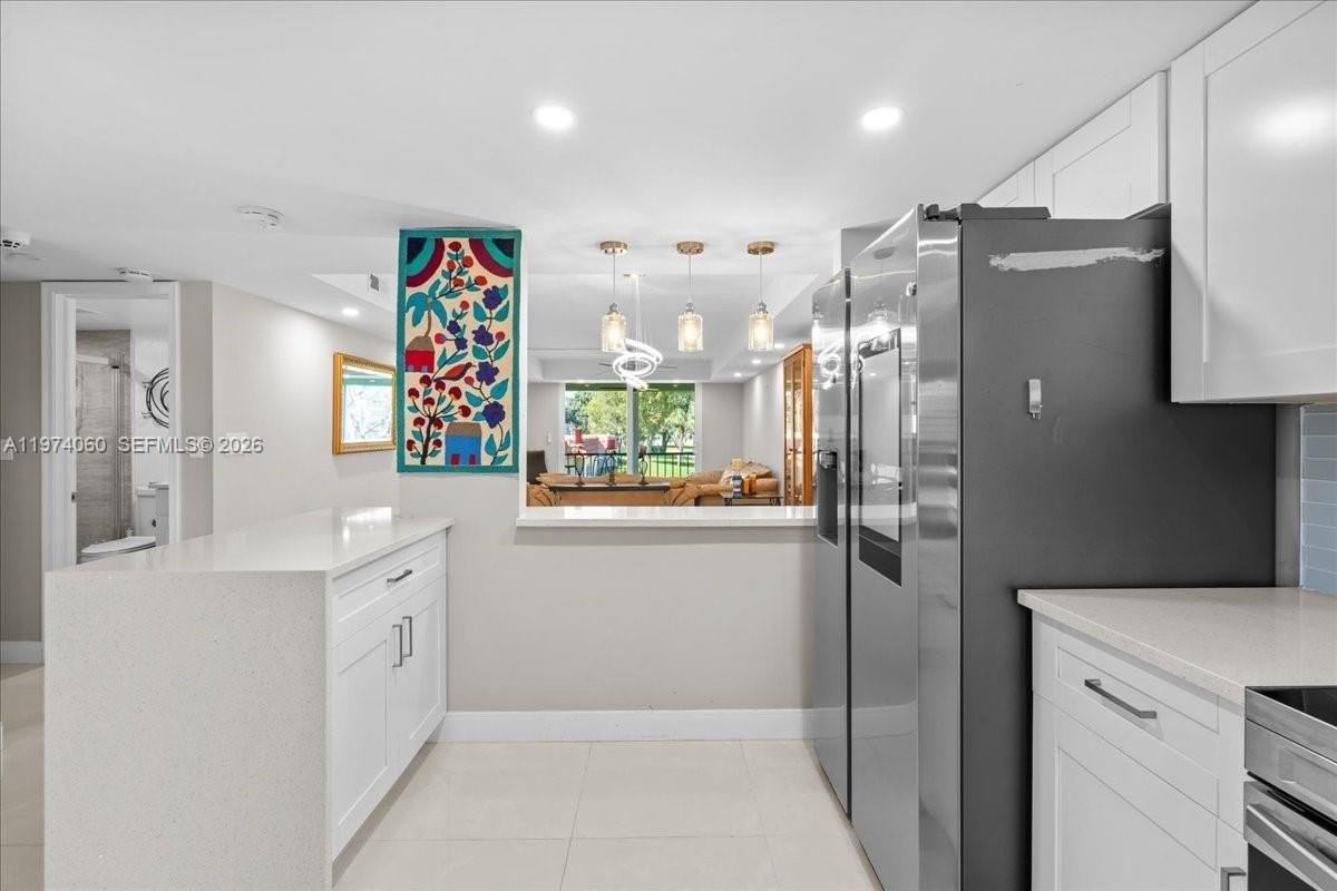 811 S Hollybrook Dr #208 - Photo 3 of 50