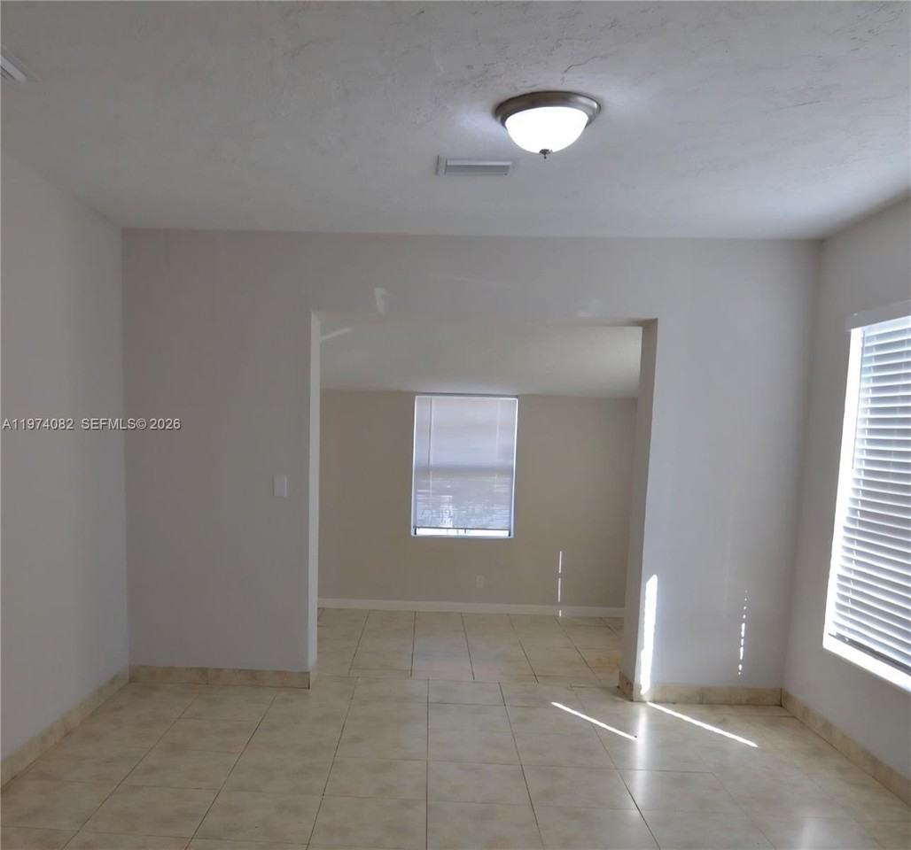 731 Nw 17th Ct - Photo 6 of 10