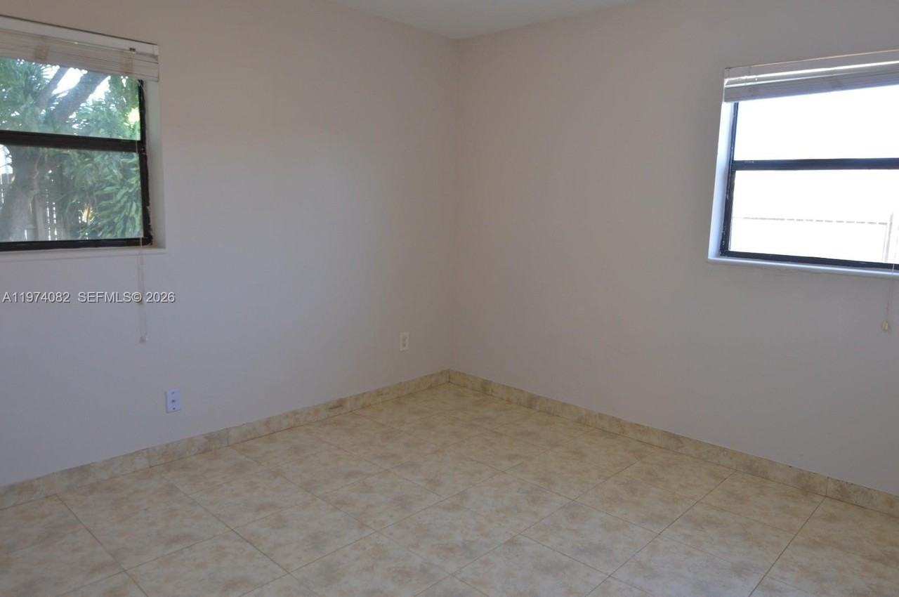 731 Nw 17th Ct - Photo 7 of 10