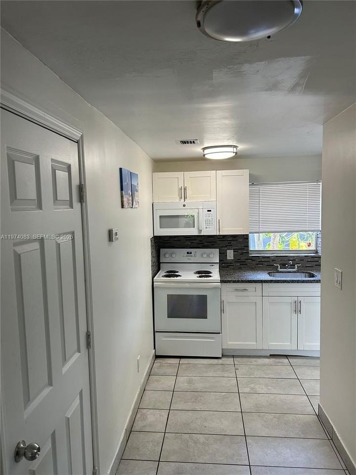 2615 Nw 13th Ct #2 - Photo 2 of 9