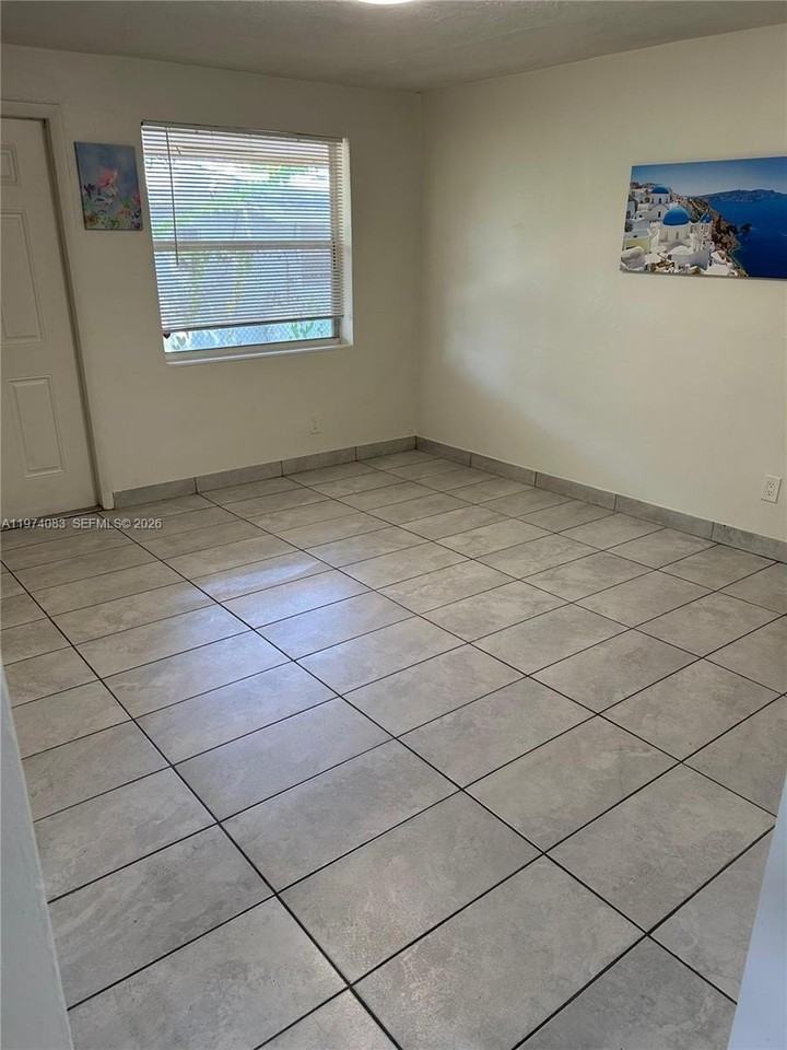 2615 Nw 13th Ct #2 - Photo 7 of 9