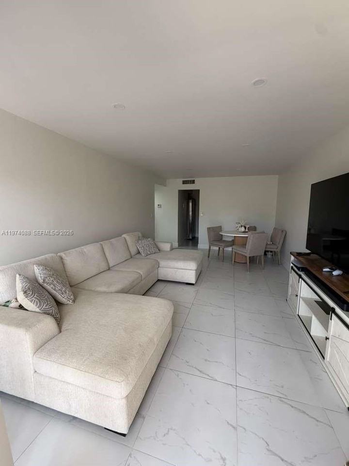 7727 Sw 86th St - Photo 6 of 14