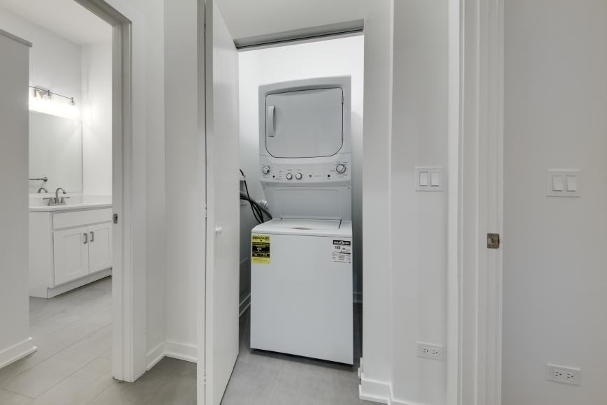 2026 N Damen Ave - Photo 3 of 10