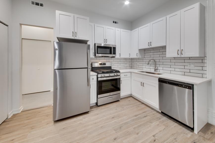 2026 N Damen Ave - Photo 7 of 10