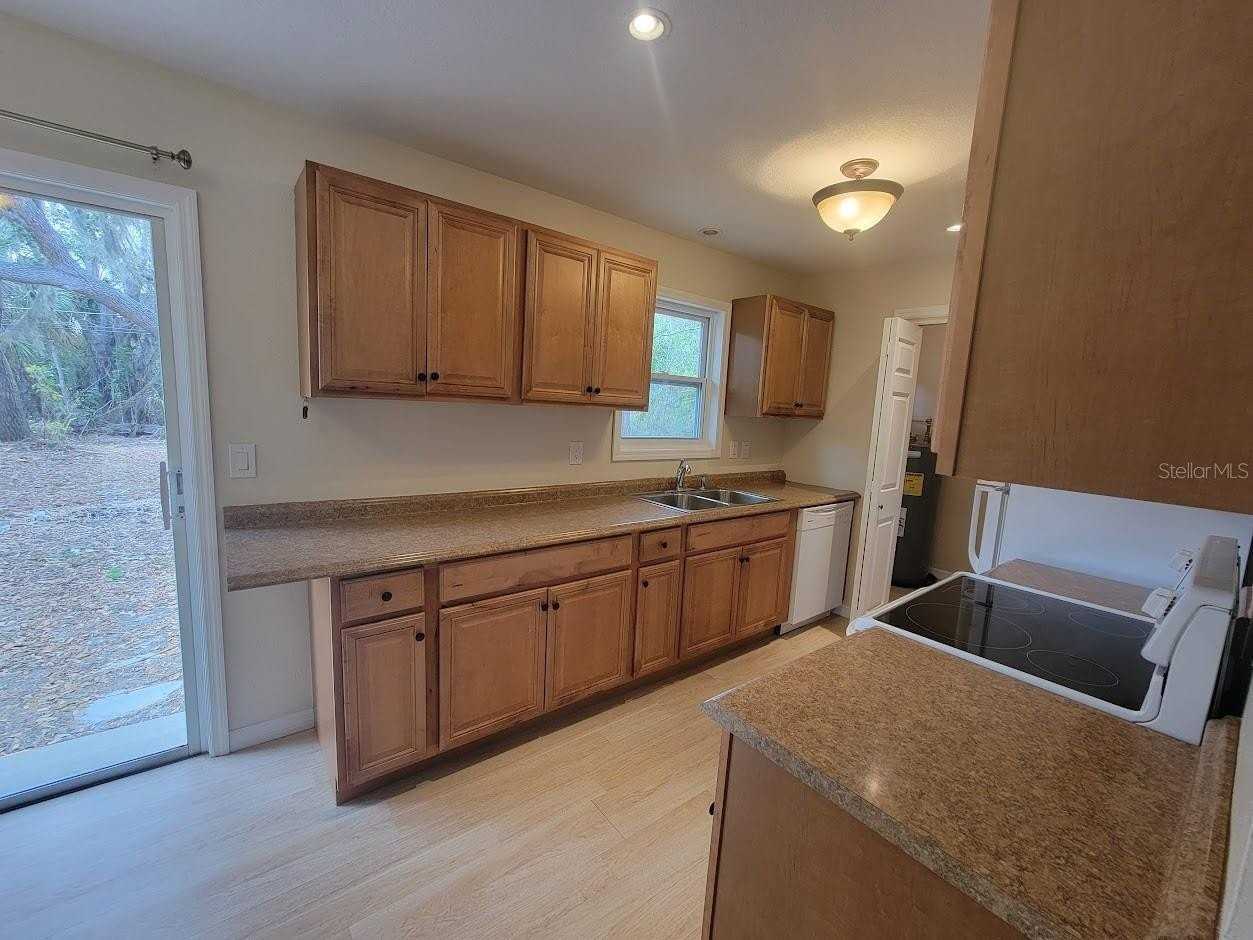 1099 Riggs St - Photo 2 of 22