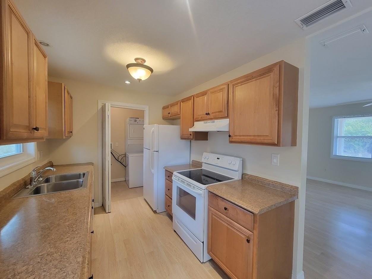 1099 Riggs St - Photo 3 of 22