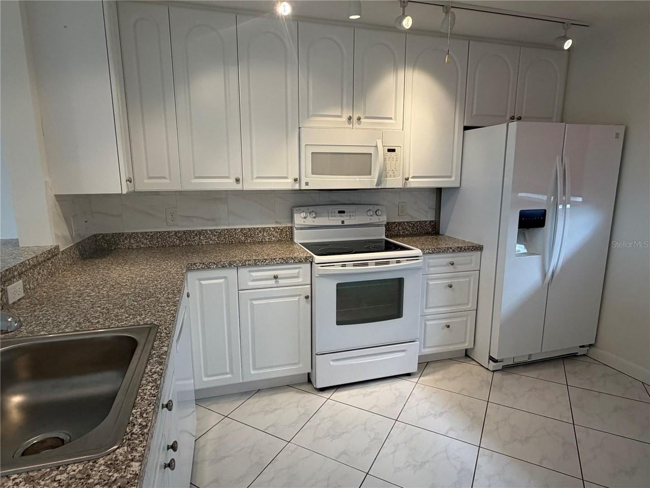 3840 Ironwood Ln #506H - Photo 3 of 22