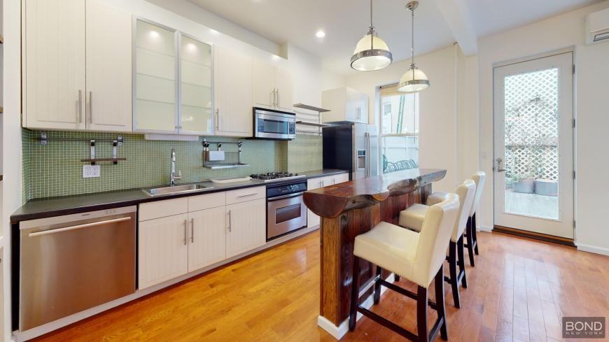 6021 Putnam Ave - Photo 2 of 10