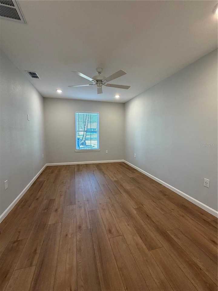 111 W Pearl St - Photo 7 of 13