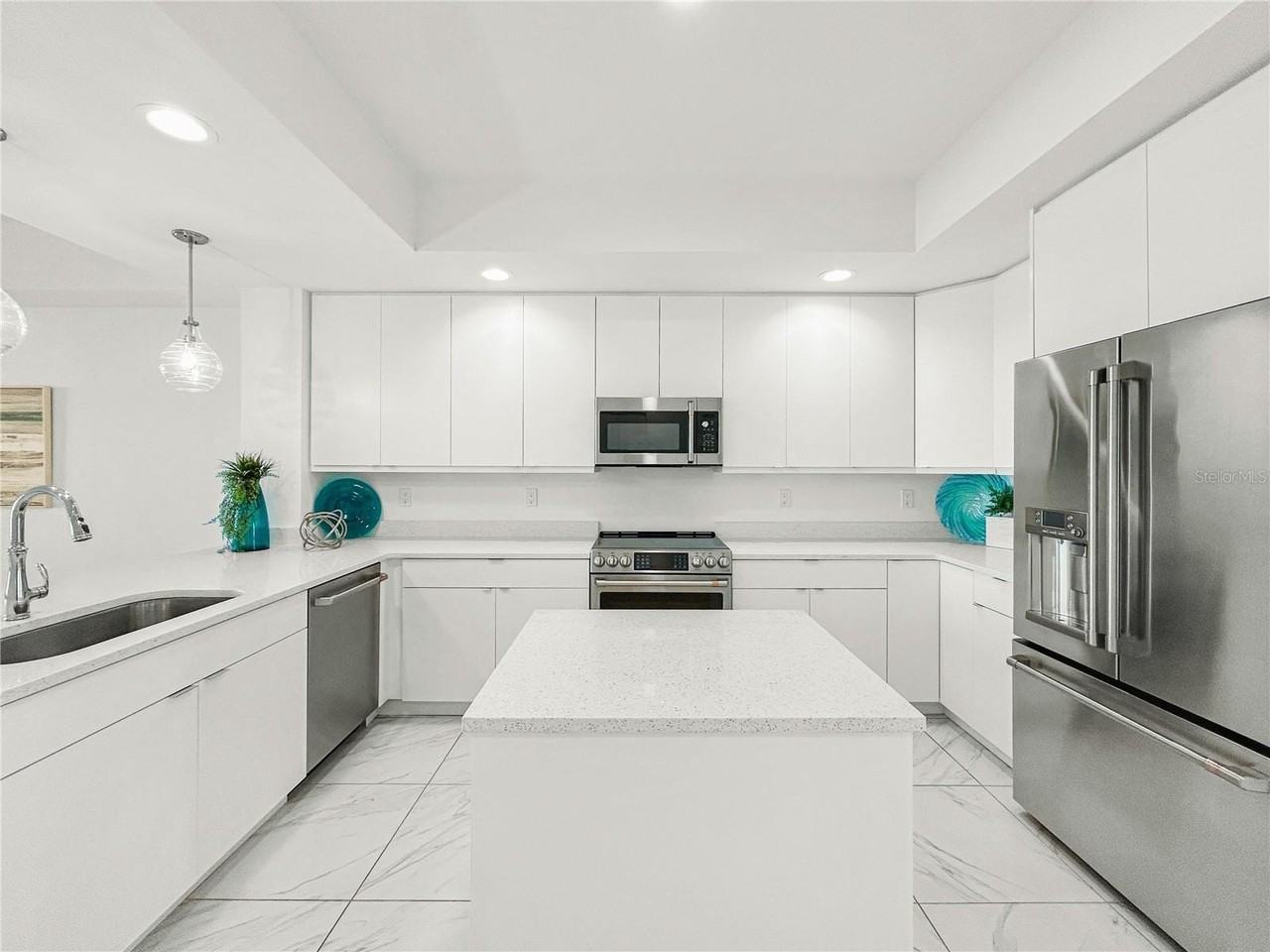 125 Island Way #502 - Photo 5 of 35