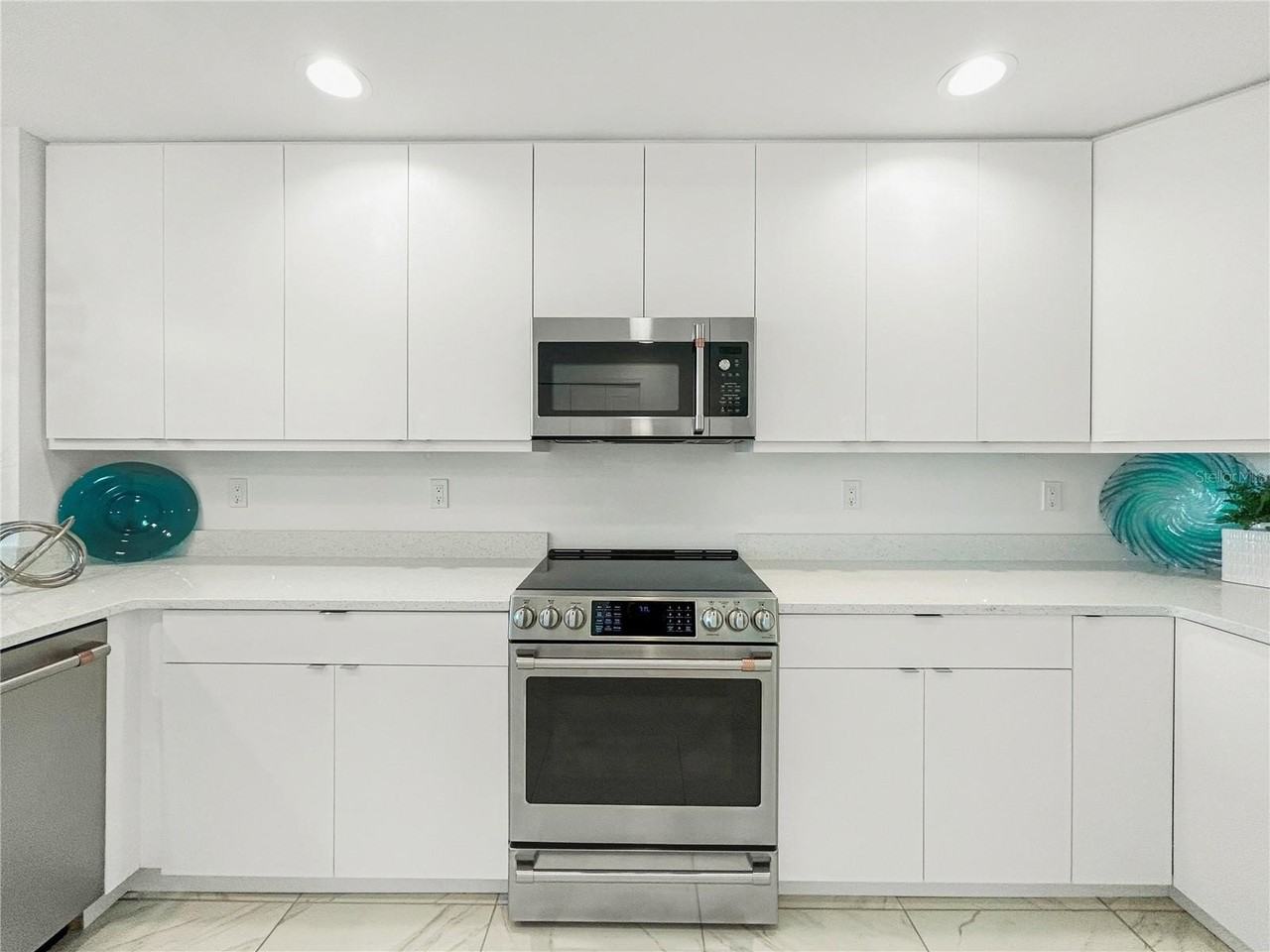 125 Island Way #502 - Photo 7 of 35