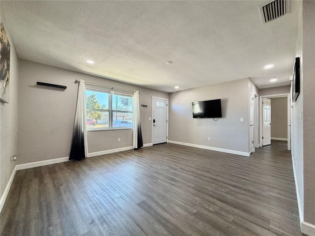 3803 43rd Ave N - Photo 4 of 25