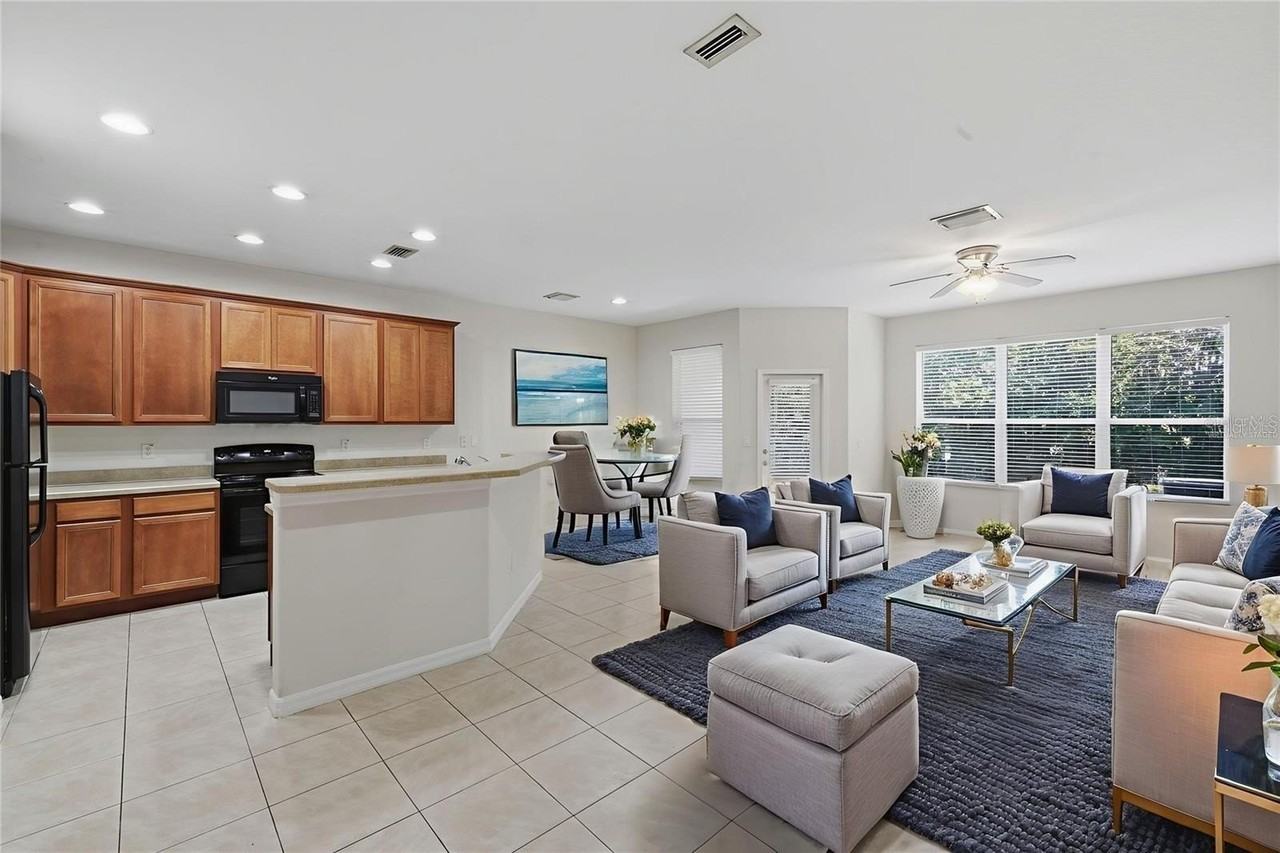 3914 Silverlake Way - Photo 5 of 32