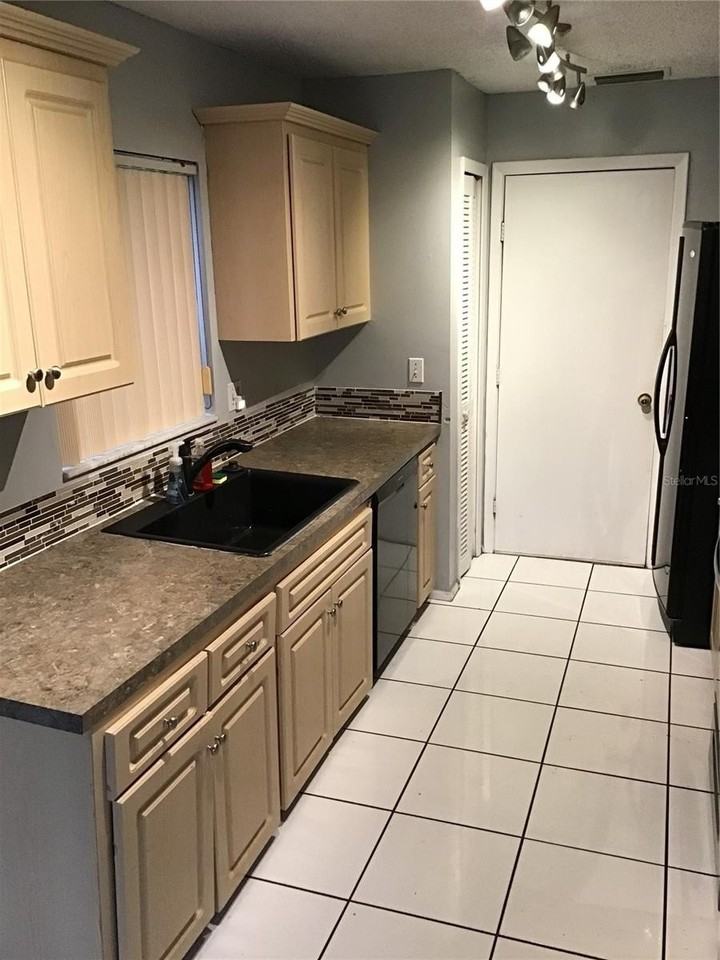 1418 Cloverfield Dr - Photo 5 of 11