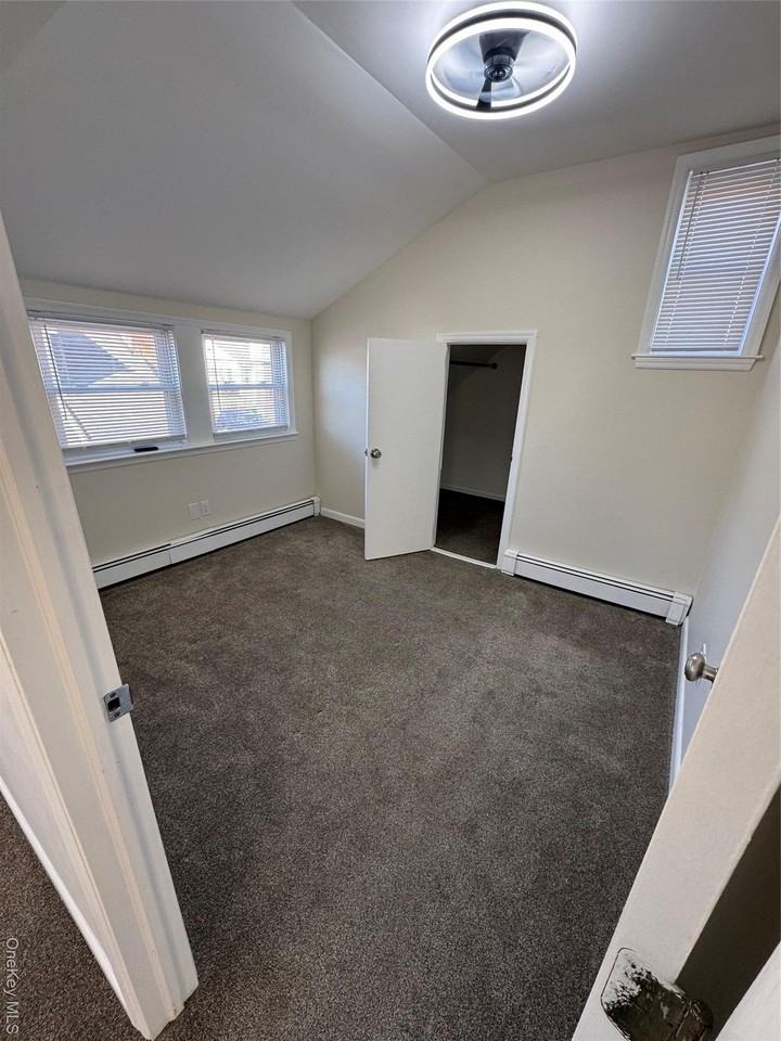 103 Pacific Boulevard unit: Upstairs - Photo 4 of 10