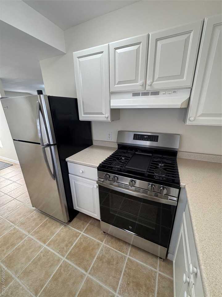 103 Pacific Boulevard unit: Upstairs - Photo 5 of 10