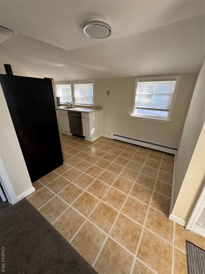 103 Pacific Boulevard unit: Upstairs - Photo 6 of 10