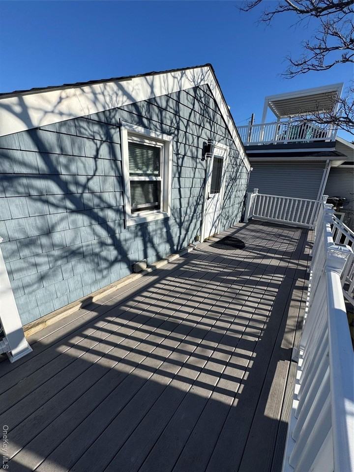 103 Pacific Boulevard unit: Upstairs - Photo 7 of 10