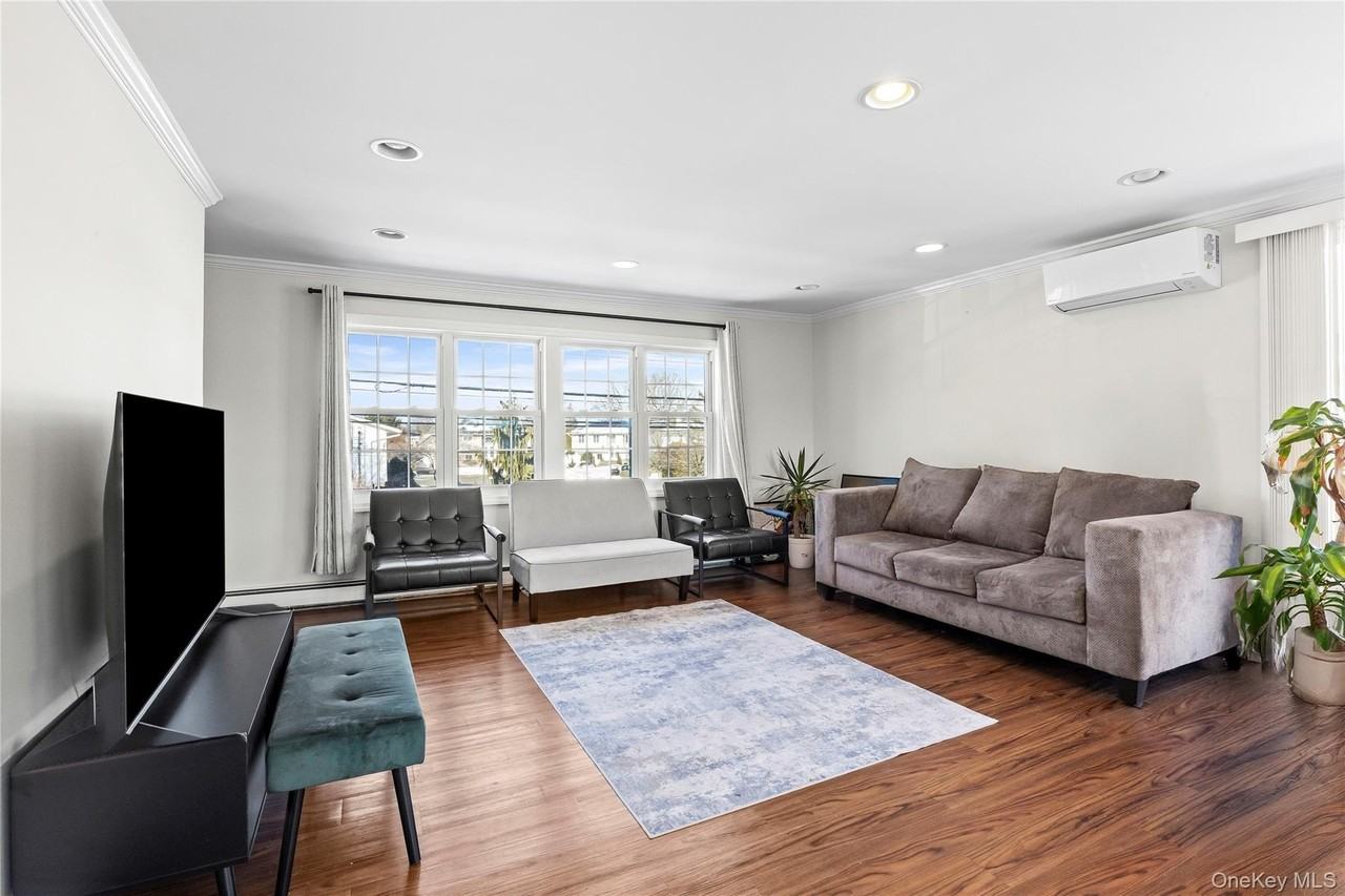 272 N Delaware Ave - Photo 4 of 23