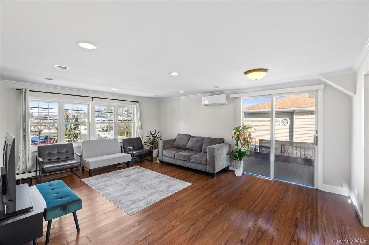 272 N Delaware Ave - Photo 5 of 23